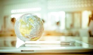 globe table pen